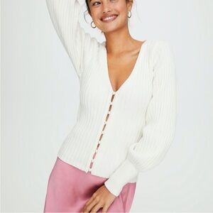 Aritzia Wilfred
Pearl cardigan size M